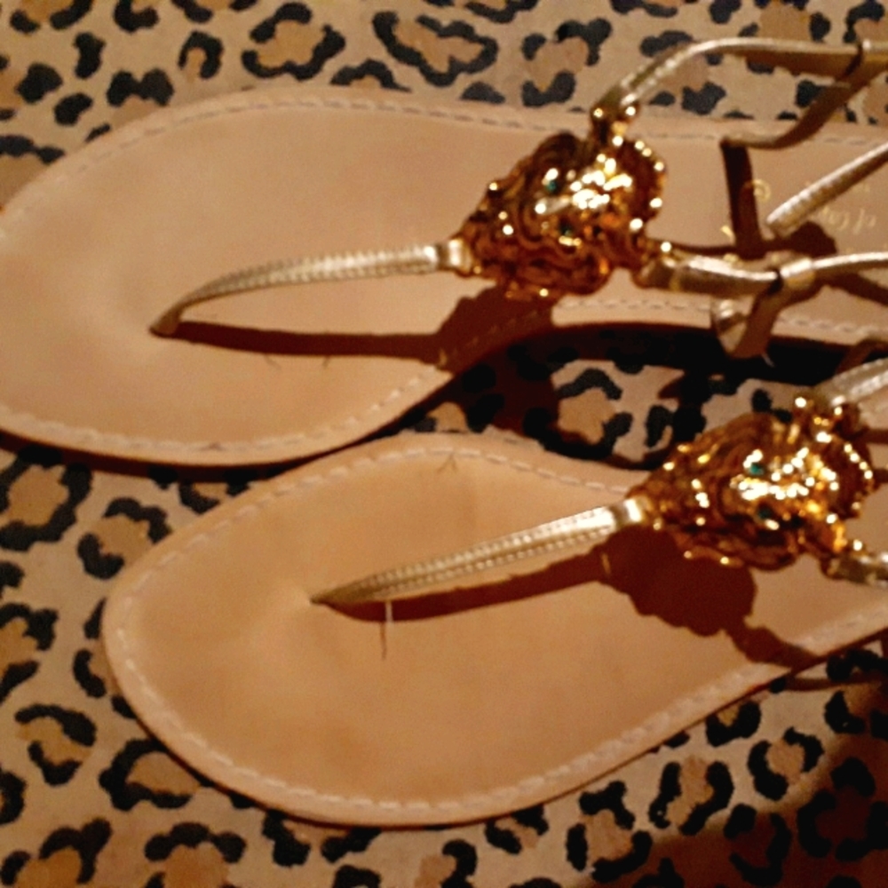Flat sandals
